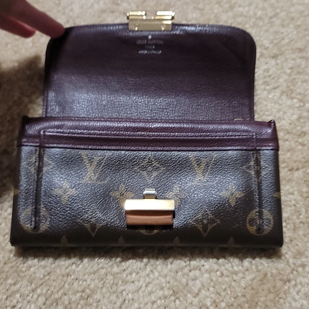 Authentic Louis Vuitton wallet - Picture 4 of 13